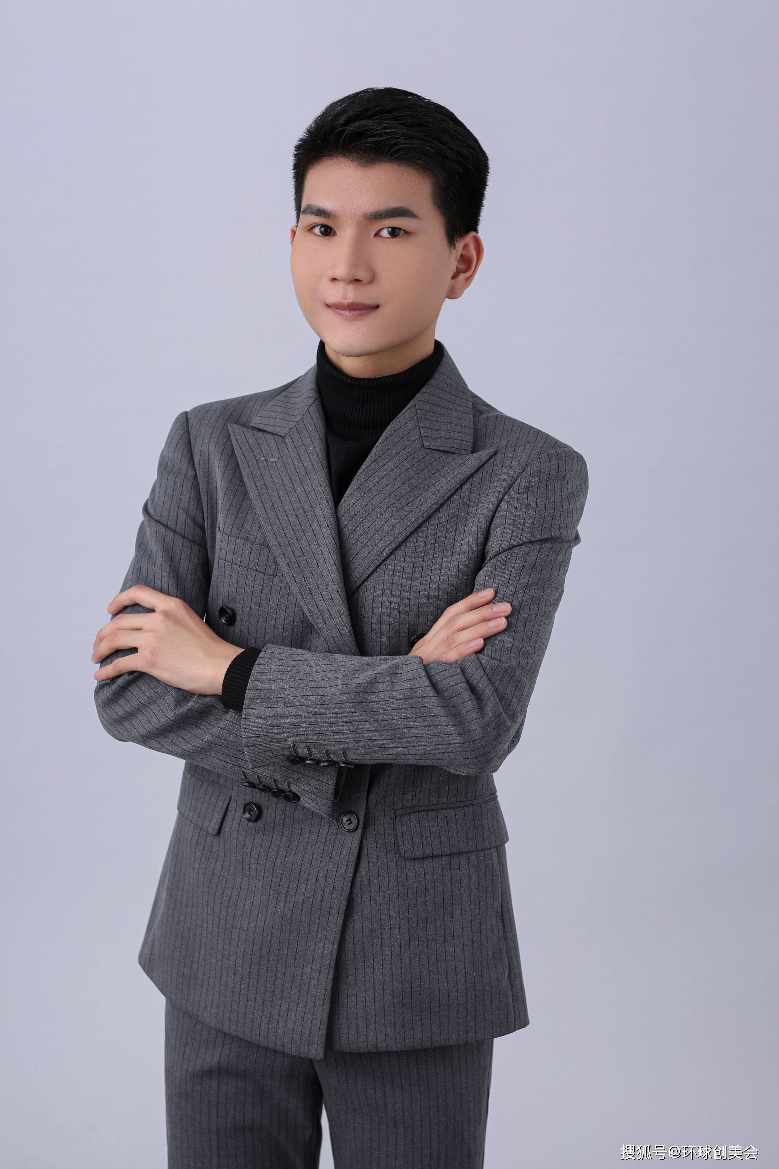 时革白 动态图形设计负责人